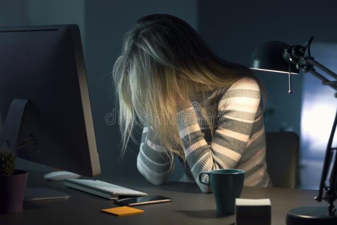 Minh họa cơ chế sinh học của stress ảnh hưởng đến não bộ và tim mạch