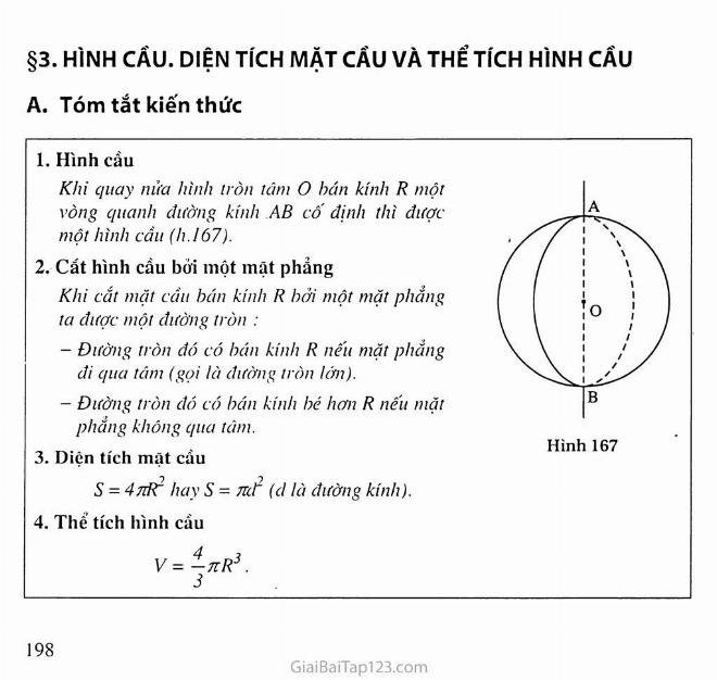 Học sinh đang giải bài tập về thể tích hình cầu, thể hiện sự tập trung và tư duy logic