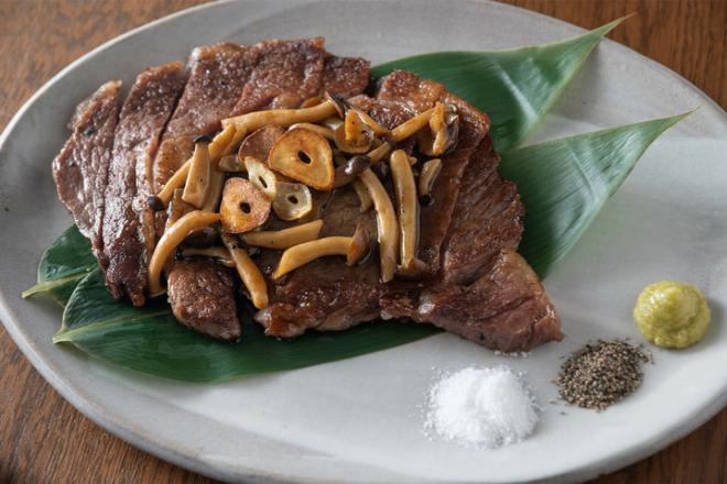 Miếng thịt bò Wagyu áp chảo hoàn hảo thể hiện đẳng cấp của một món ăn sang trọng tại nhà