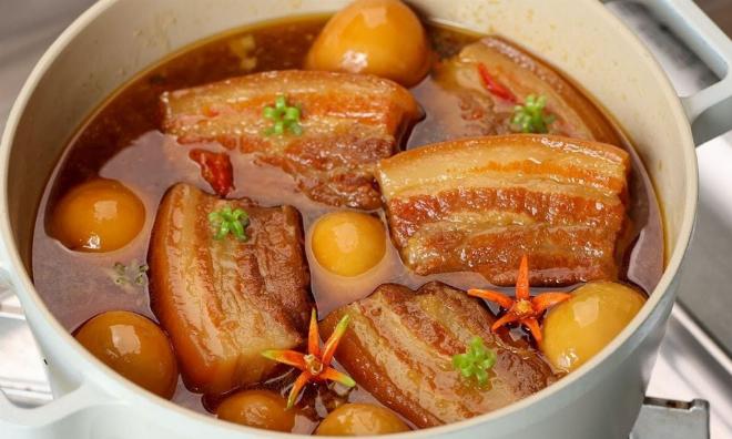 Tô thịt kho tàu thành phẩm hấp dẫn