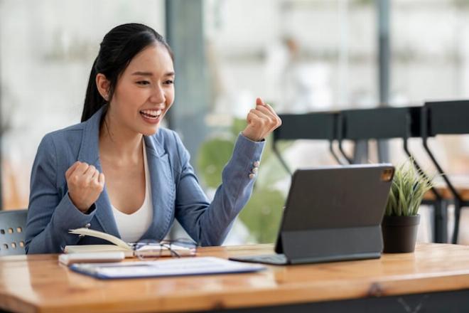 Hình ảnh minh họa vui nhộn về một người vợ đang mắng chồng nhưng phong cách hoạt hình
